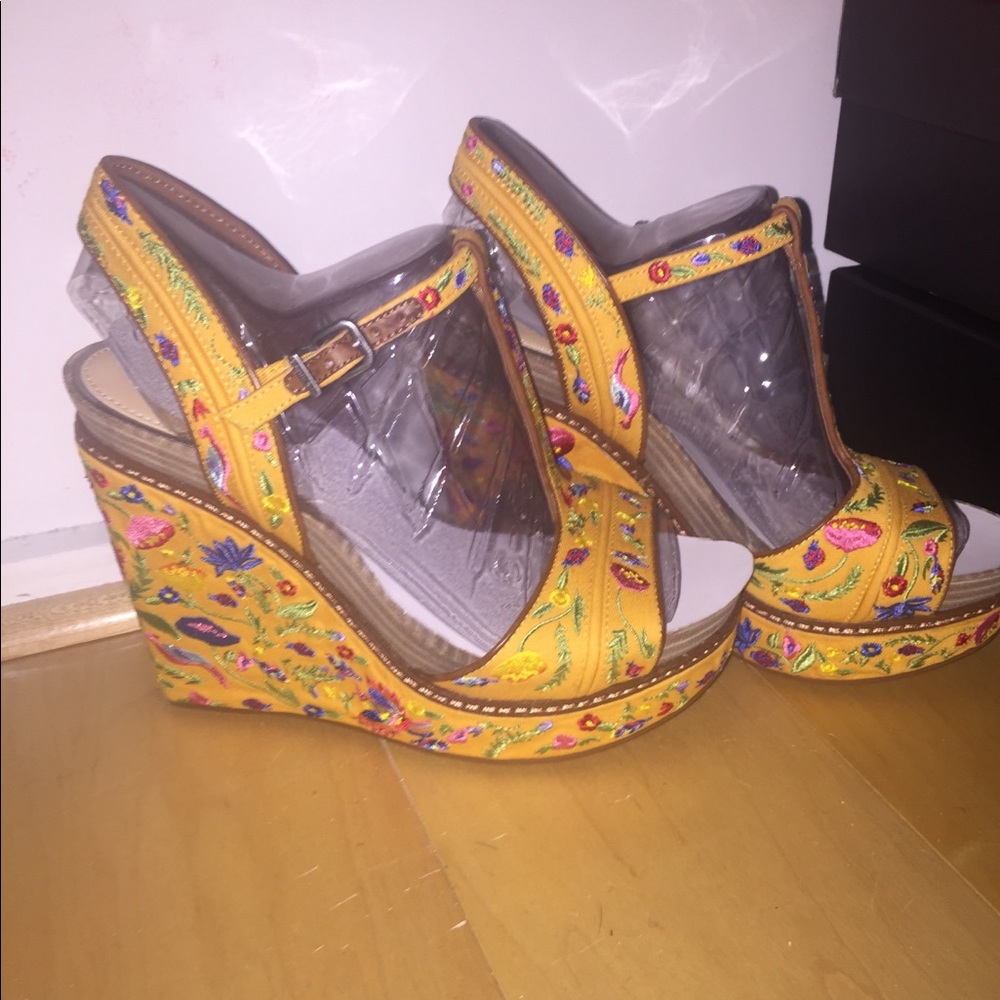 Gianni Bini Wedge Sandals